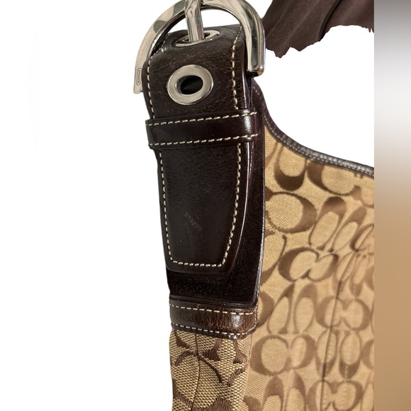 Coach signature hobo with chocolate suede, and leather trim 2005 - Picture 3 of 8